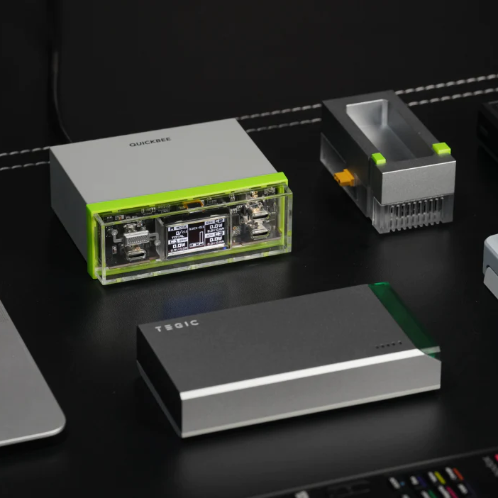 PB x Tegic | Quickbee 2-in-1 GaN 210W Multifunctional Desktop Power Station